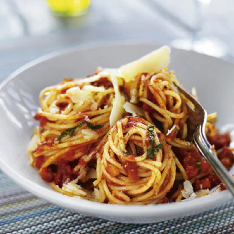 Spagetti med tomatsås